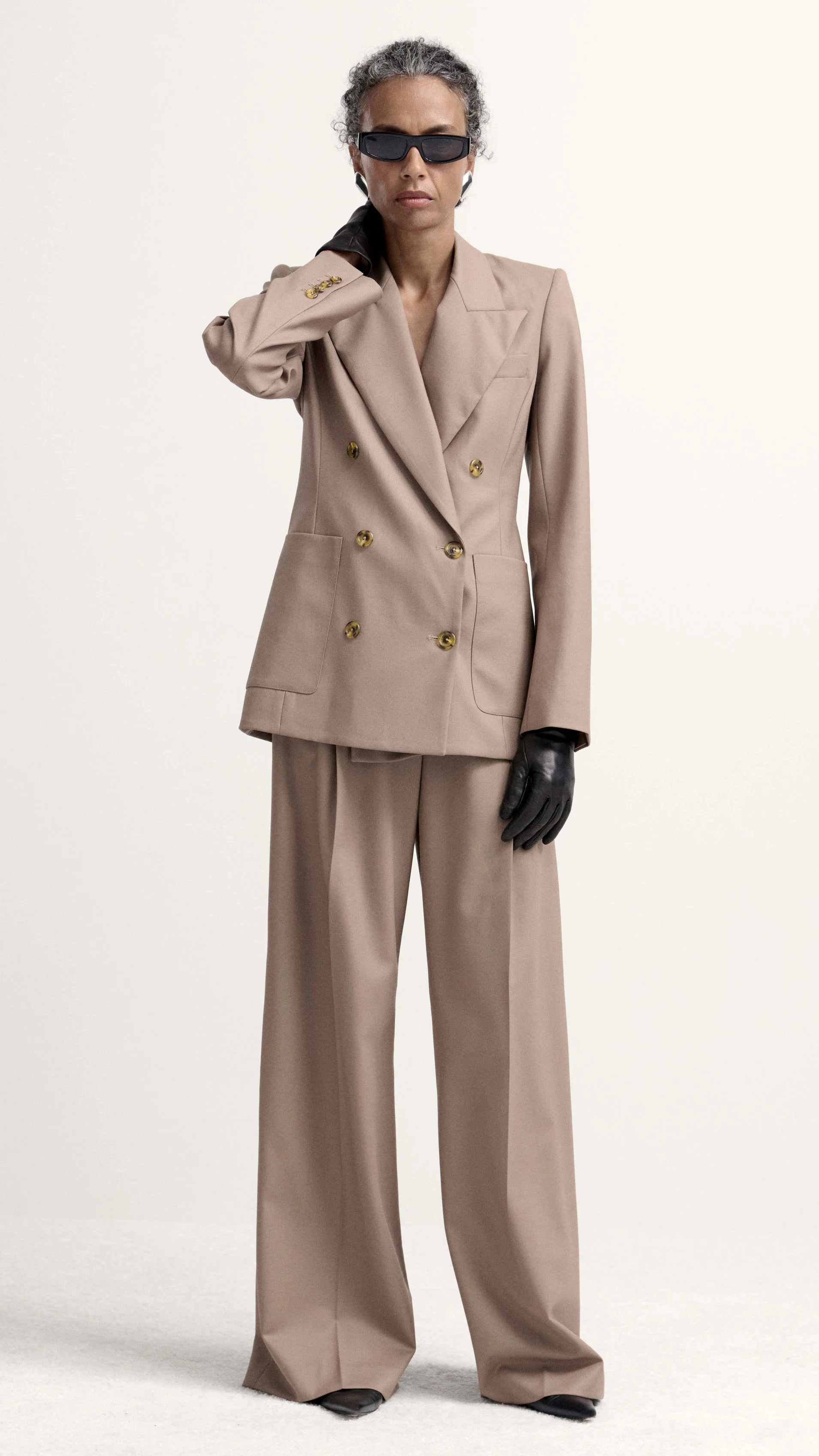 Single Pleat Trouser in Seasonless Wool | Taupe - Image 7